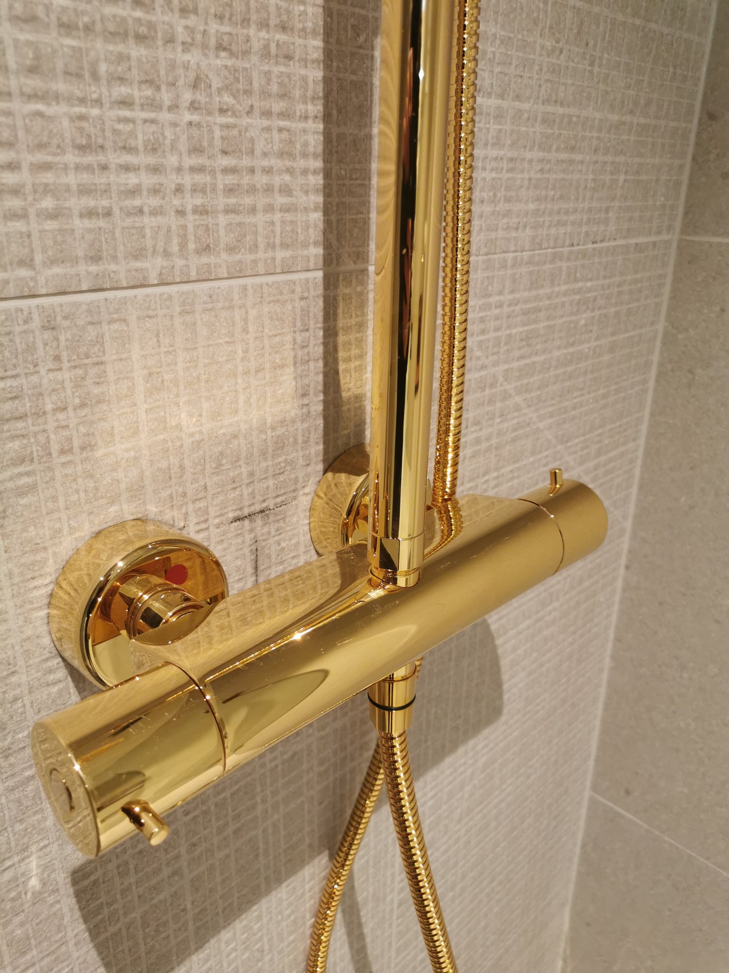 Add a touch of luxury: Brass bathroom fixtures